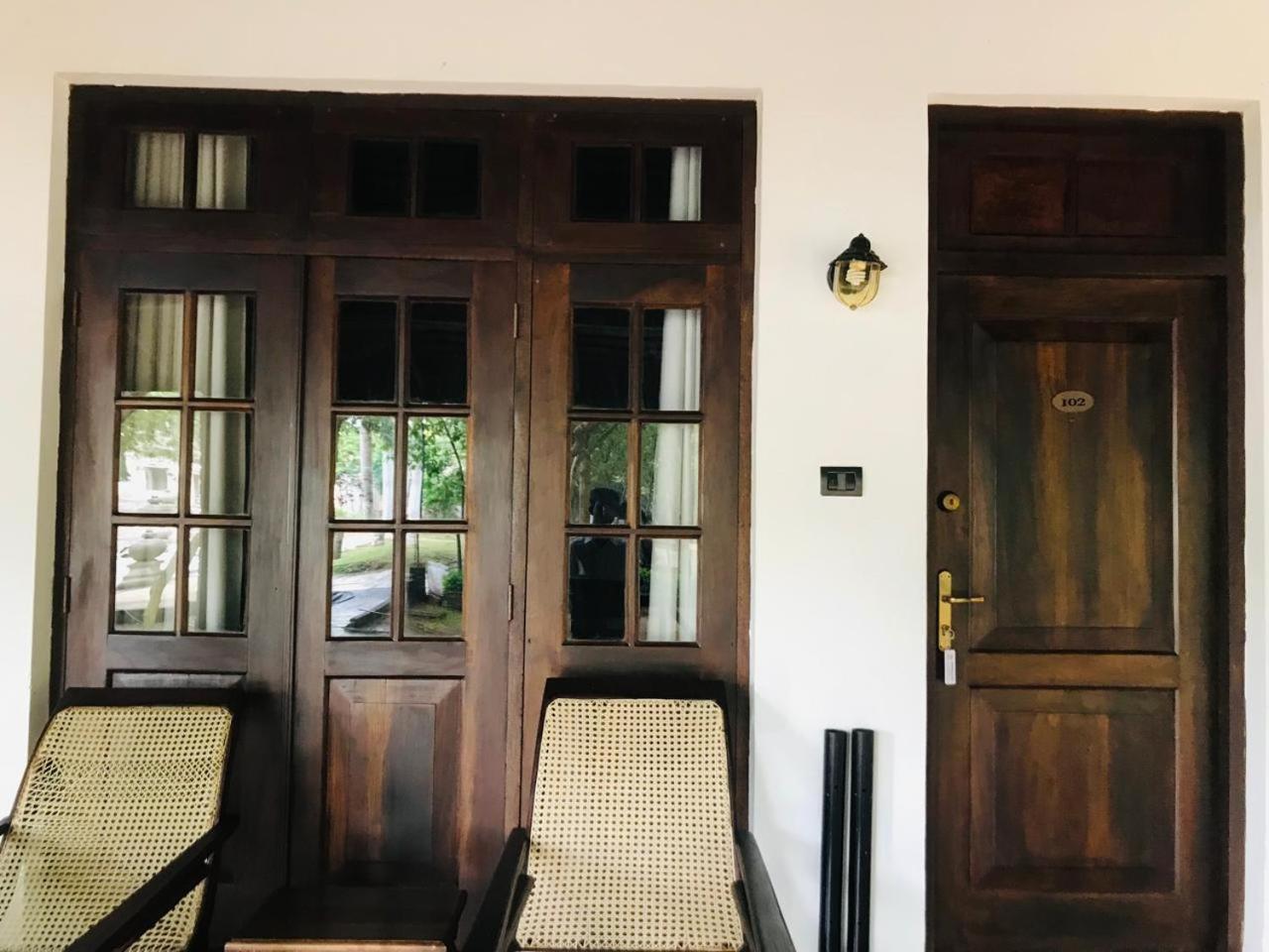 Palm Garden Village Hotel Anuradhapura Bagian luar foto