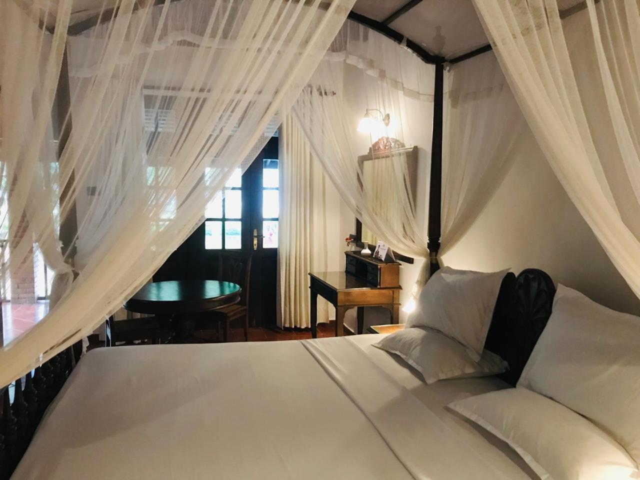 Palm Garden Village Hotel Anuradhapura Bagian luar foto